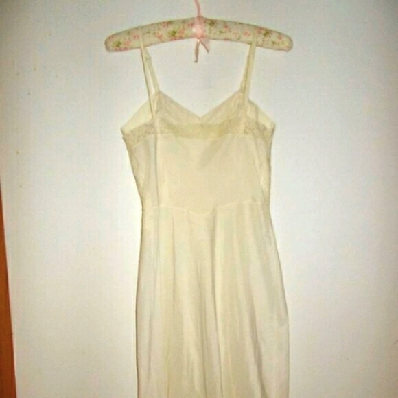 Vintage "Laras" ivory and lace Negligee in S - Picture 3 of 4